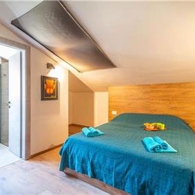 7 bedroom villa with pool in Svetvinčenat, sleeps 14